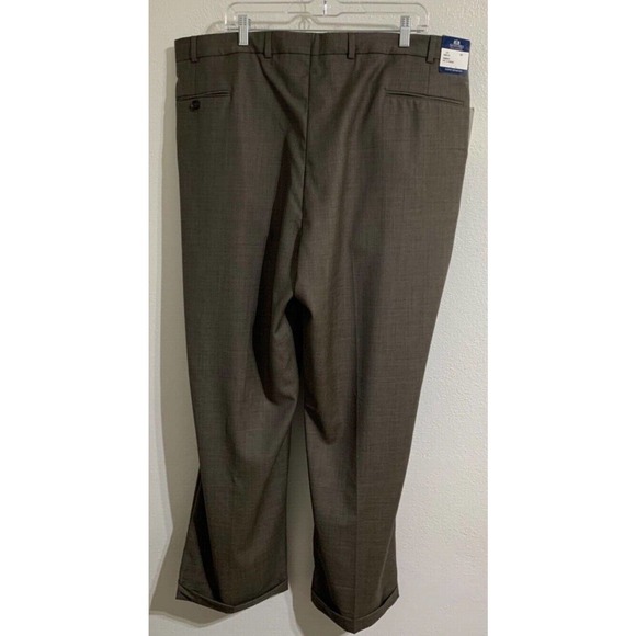 (T24) NWT Stafford brown mens pleated & cuffed dress pant, 44Wx32L, flaw noted - Picture 5 of 10